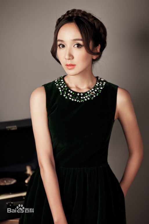 娄艺潇(Loura)最新照壁纸