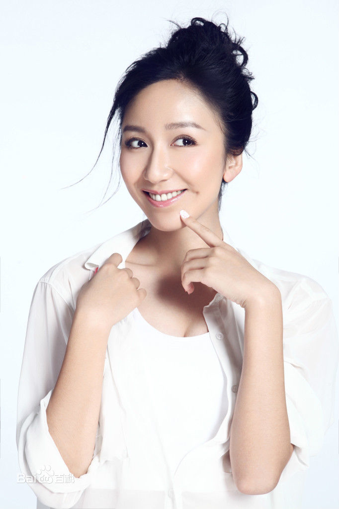 娄艺潇(Loura)最新照壁纸