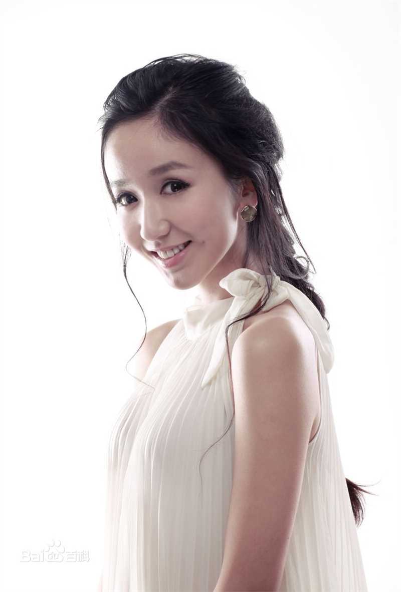 娄艺潇(Loura)最新照壁纸