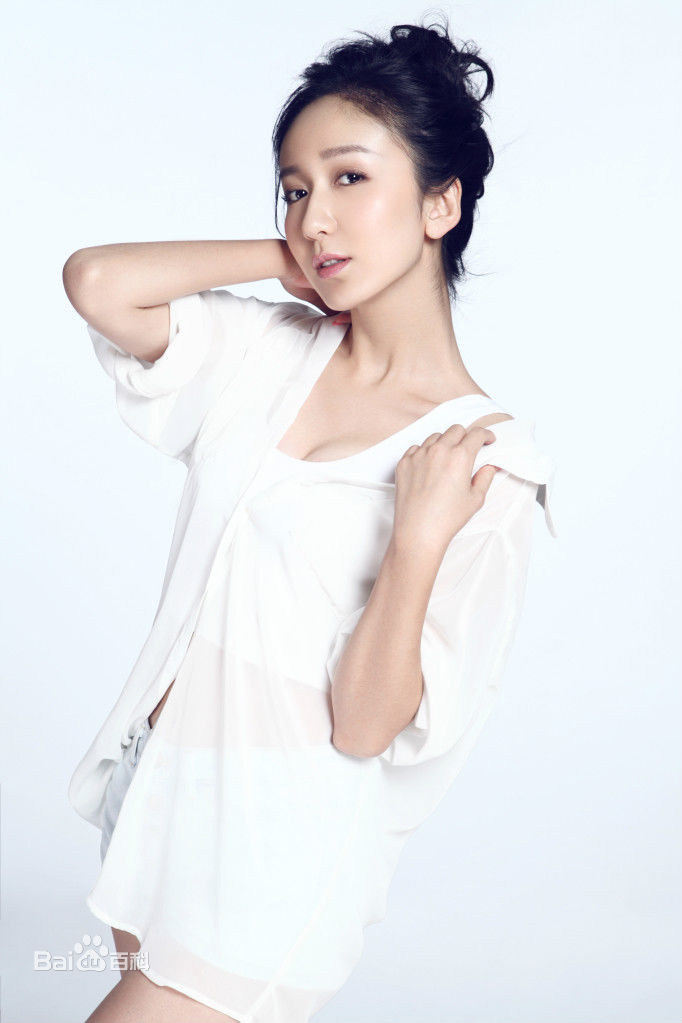 娄艺潇(Loura)最新照壁纸