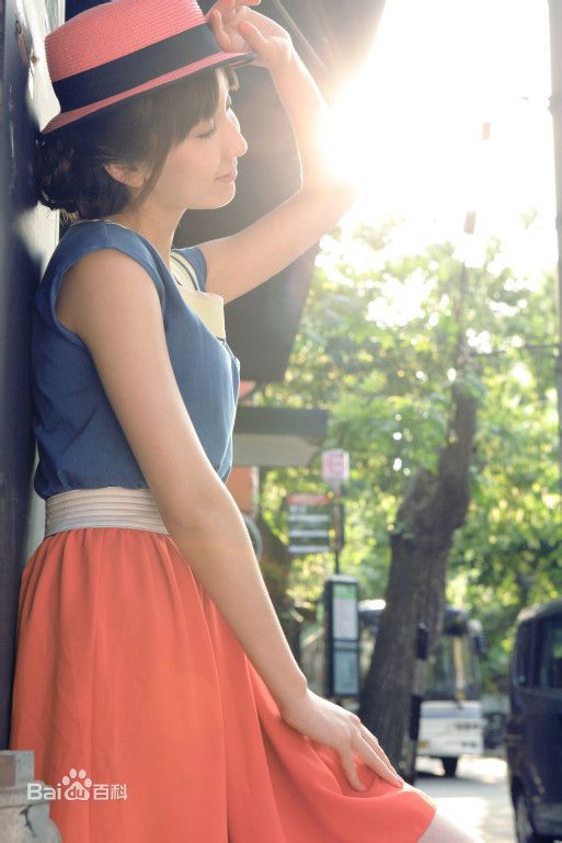 娄艺潇(Loura)最新照壁纸