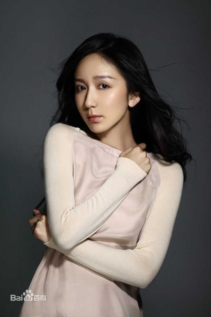 娄艺潇(Loura)最新照壁纸