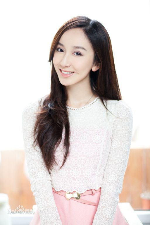 娄艺潇(Loura)最新照壁纸