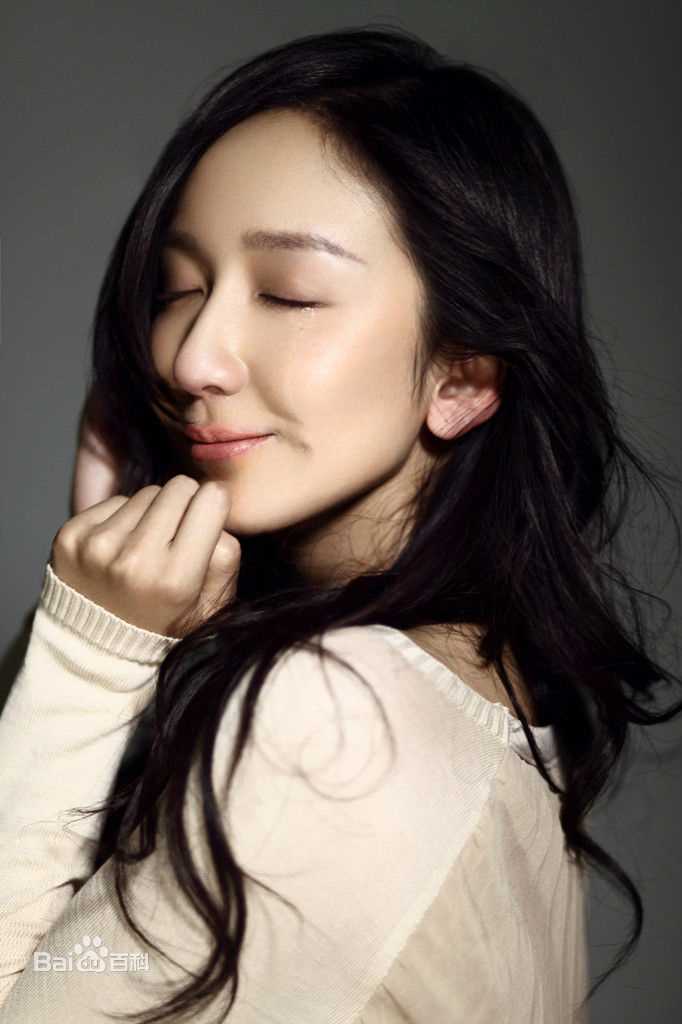 娄艺潇(Loura)最新照壁纸