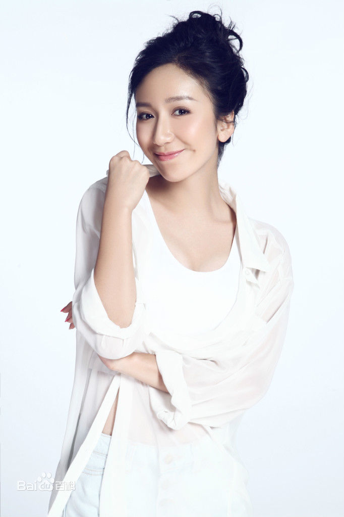 娄艺潇(Loura)最新照壁纸