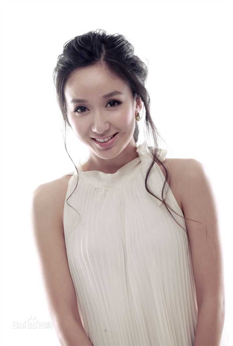 娄艺潇(Loura)最新照壁纸