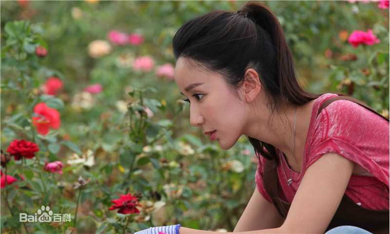 娄艺潇(Loura)在《你是我的姐妹》中的