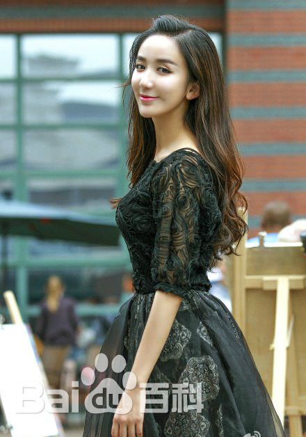 娄艺潇(Loura)在《爱情珠宝》中的