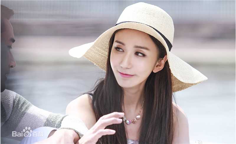 娄艺潇(Loura)在《爱情珠宝》中的