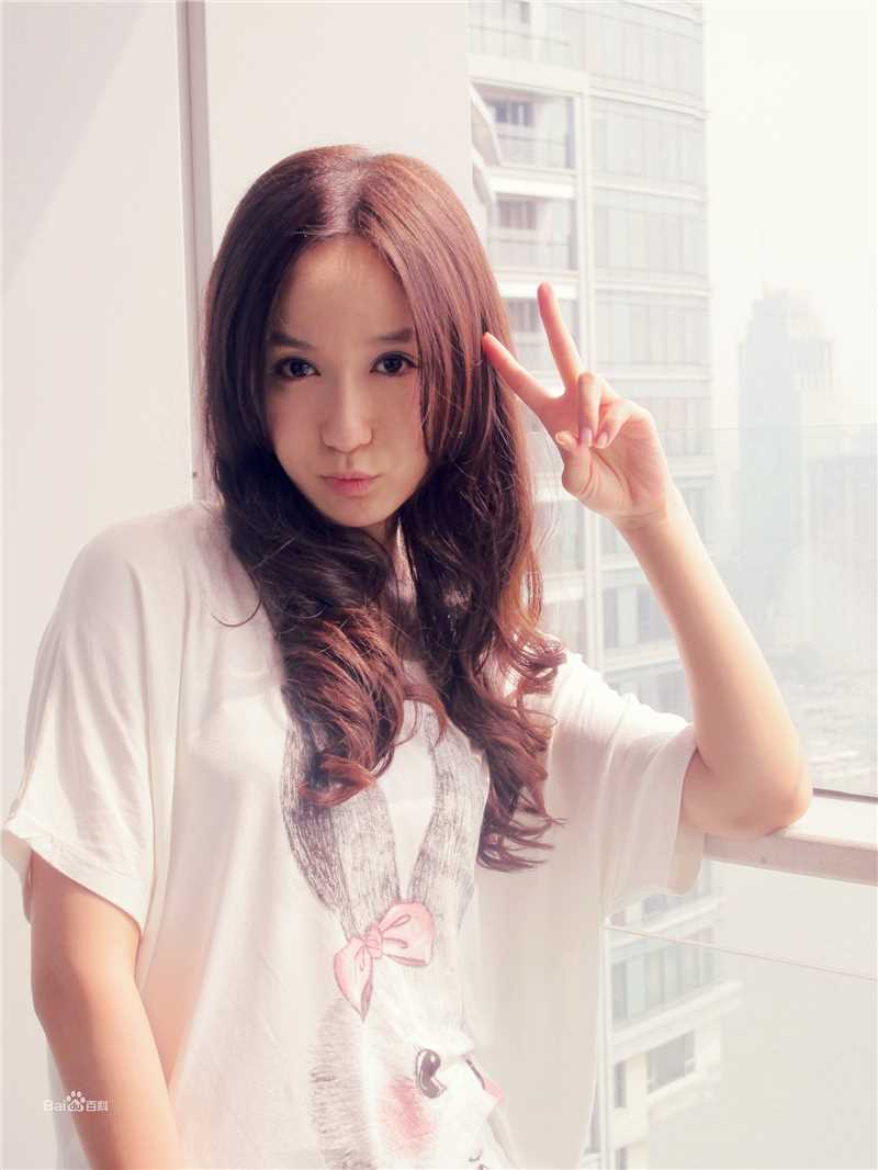 最新娄艺潇(Loura)在《爱情自有天意》中的图集