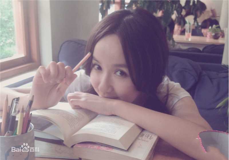 最新娄艺潇(Loura)在《爱情自有天意》中的图集