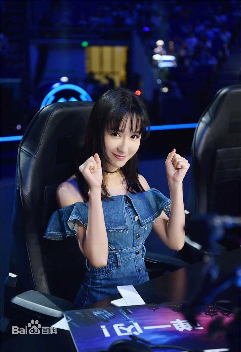 娄艺潇(Loura)出席活动性感图片图集