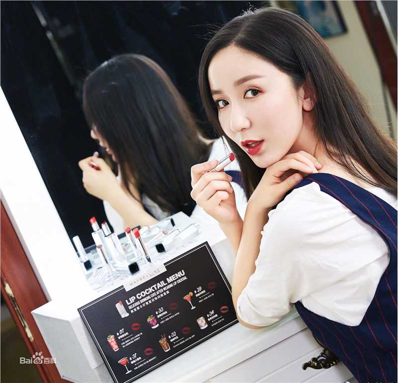 娄艺潇(Loura)出席活动性感图片图集