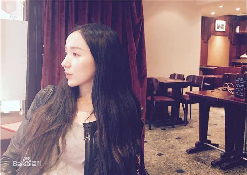 娄艺潇(Loura)个人生活图册