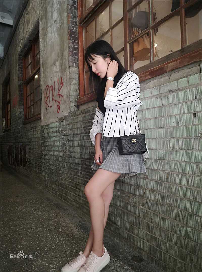 娄艺潇(Loura)个人生活图册