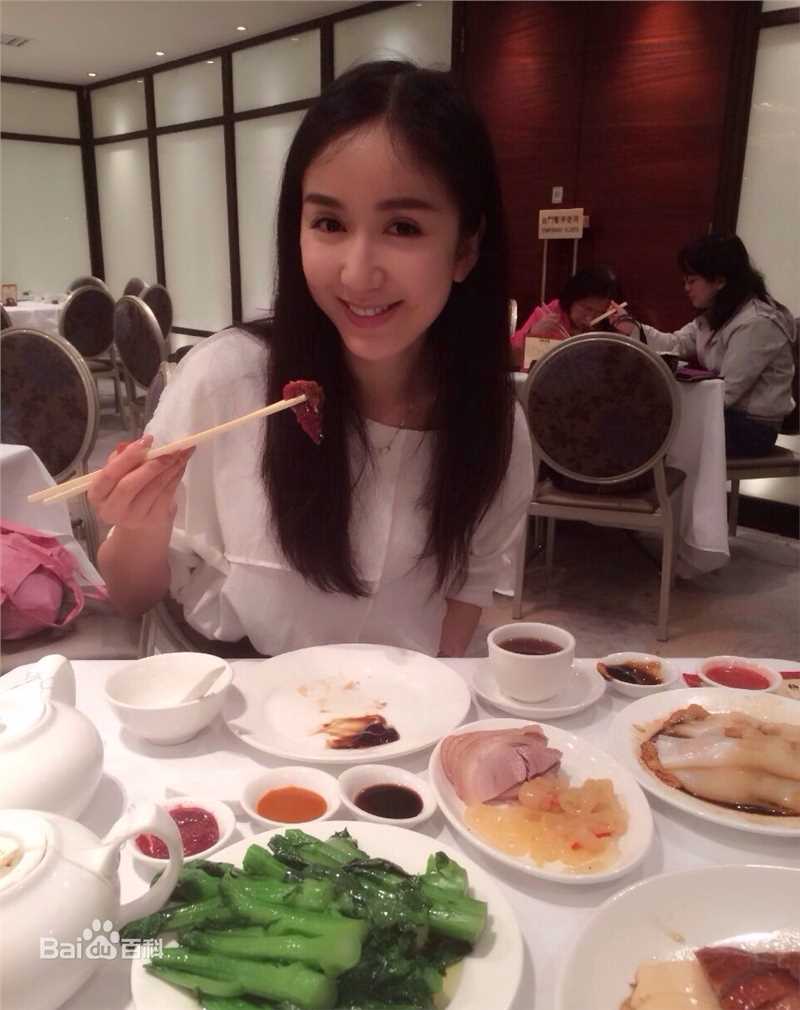 娄艺潇(Loura)个人生活图册