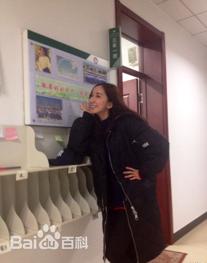 娄艺潇(Loura)个人生活图册