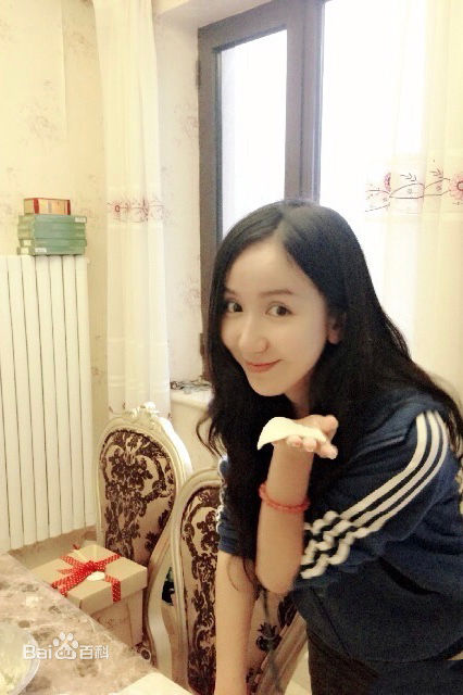 娄艺潇(Loura)个人生活图册