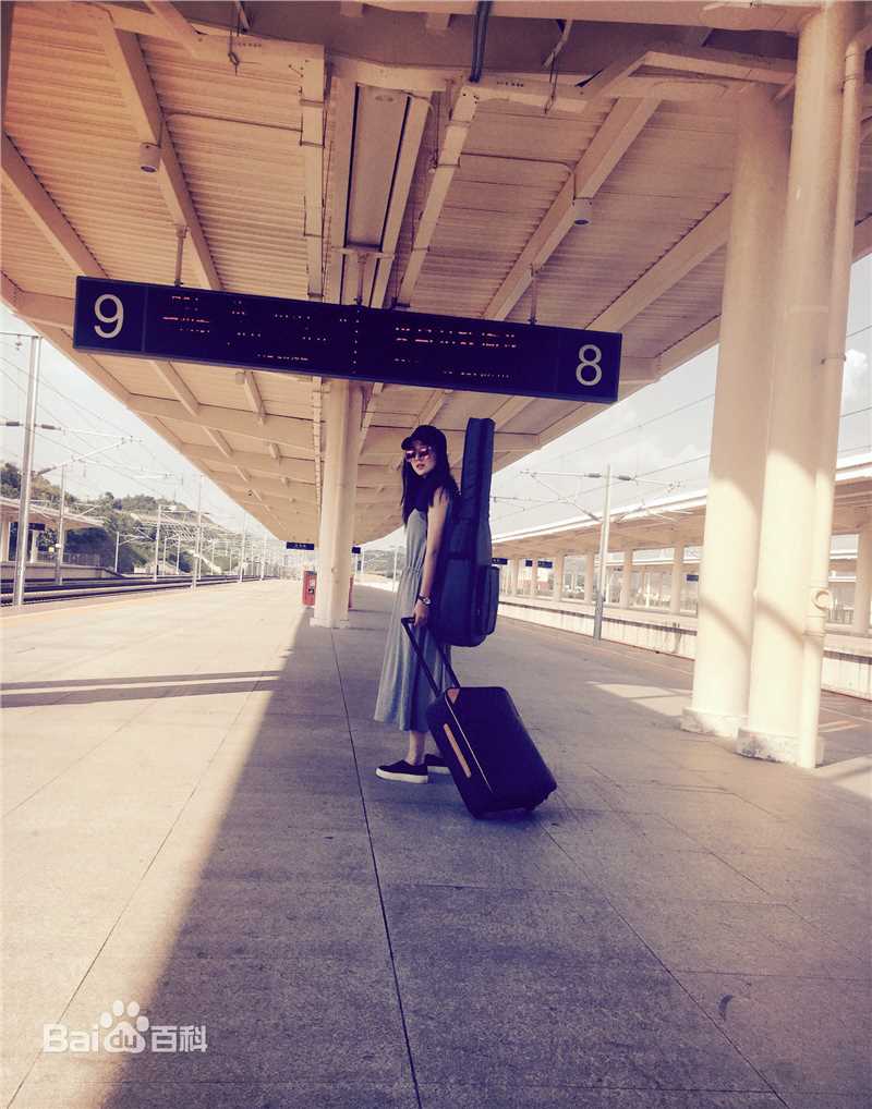 娄艺潇(Loura)个人生活图册