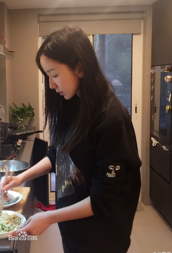 娄艺潇(Loura)个人生活图册