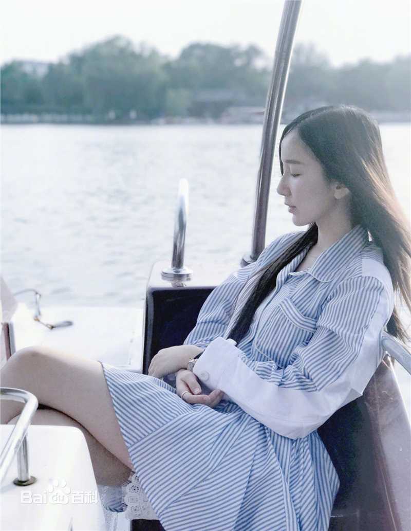 娄艺潇(Loura)个人生活图册