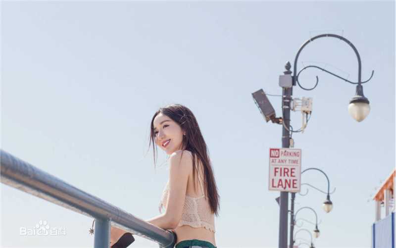 娄艺潇(Loura)mv生活照相册