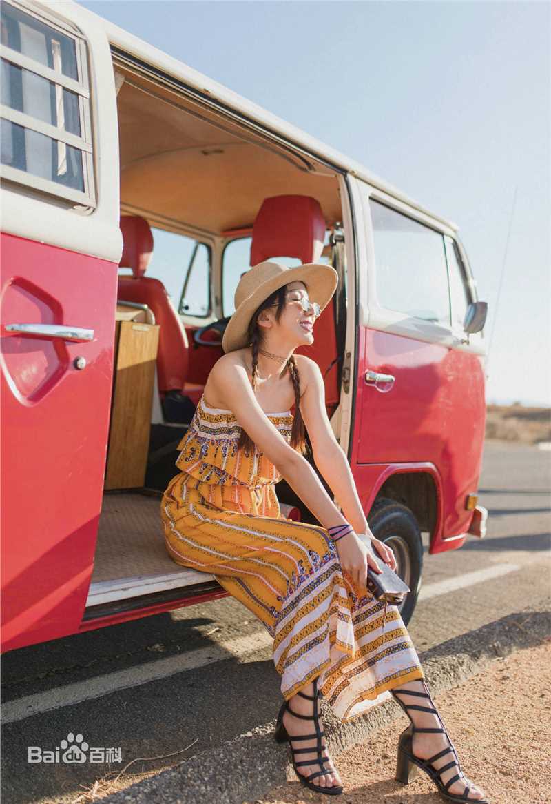 娄艺潇(Loura)mv生活照相册