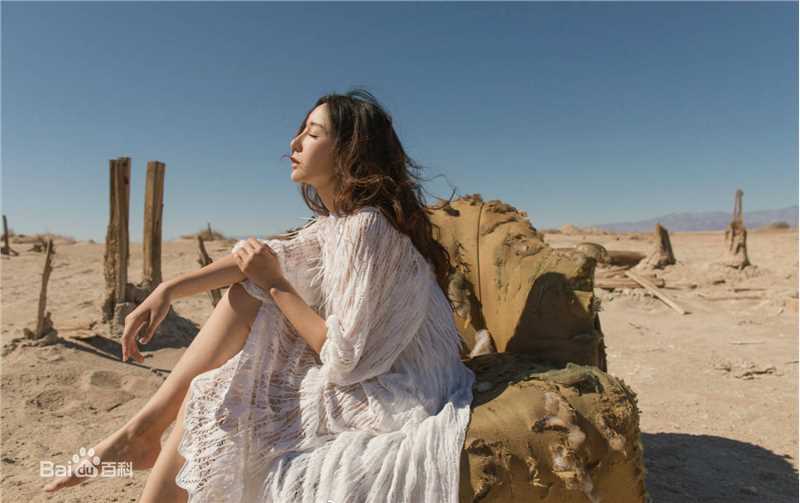 娄艺潇(Loura)mv生活照相册