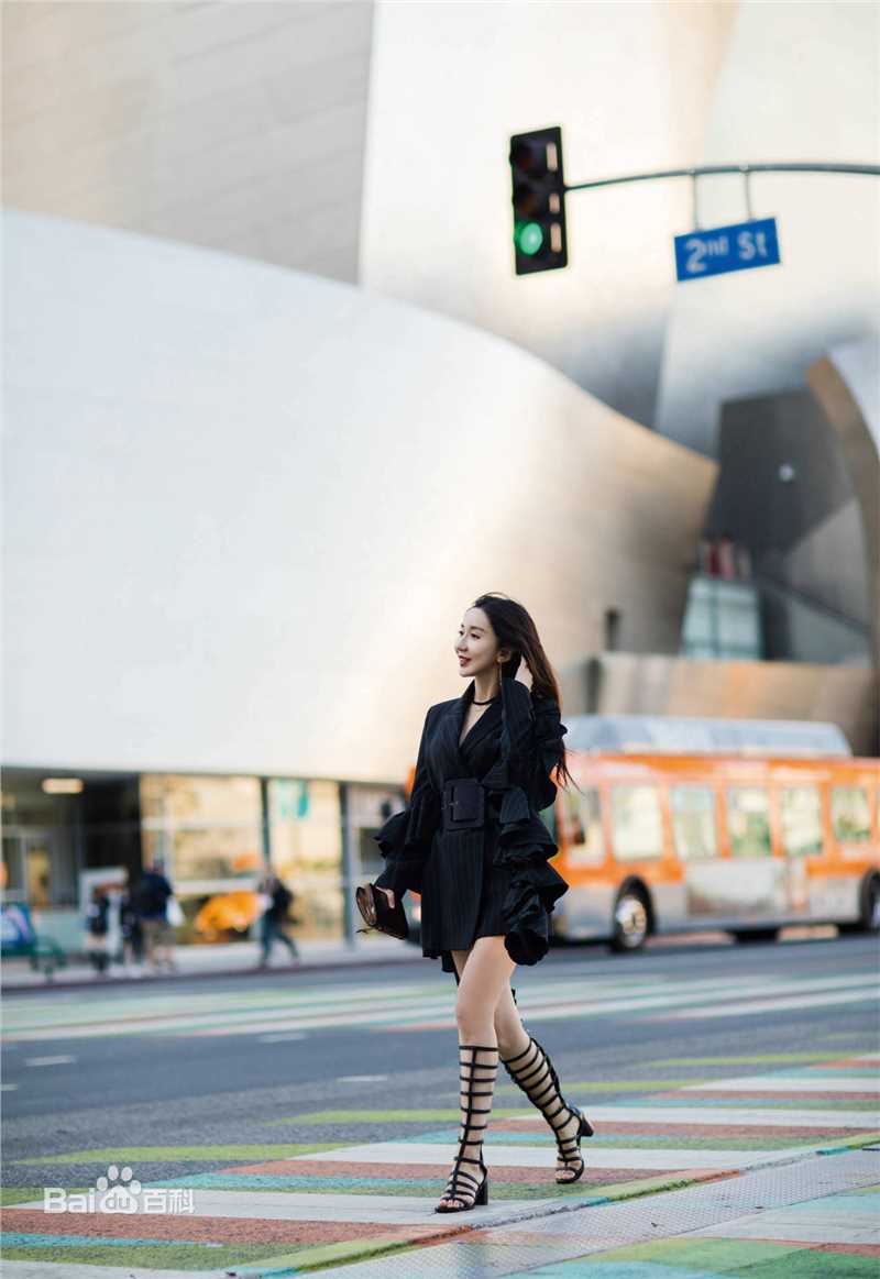 娄艺潇(Loura)mv生活照相册