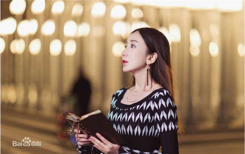 娄艺潇(Loura)mv生活照相册