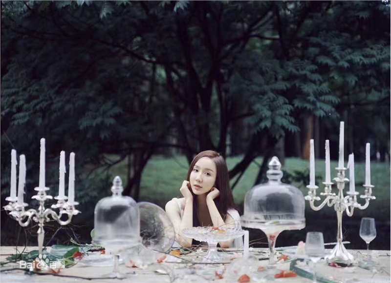 娄艺潇(Loura)mv生活照相册