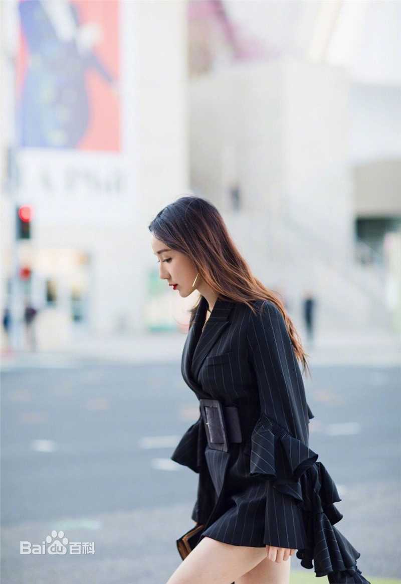 娄艺潇(Loura)mv生活照相册