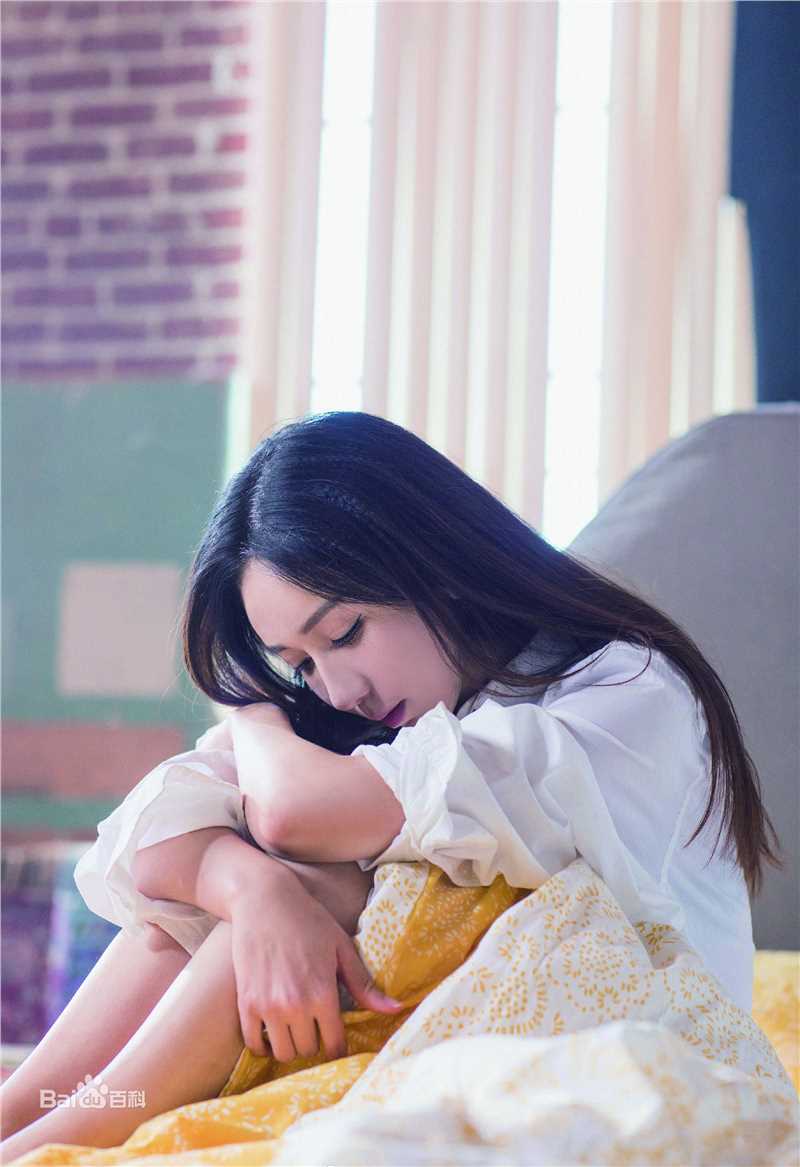 娄艺潇(Loura)mv生活照相册