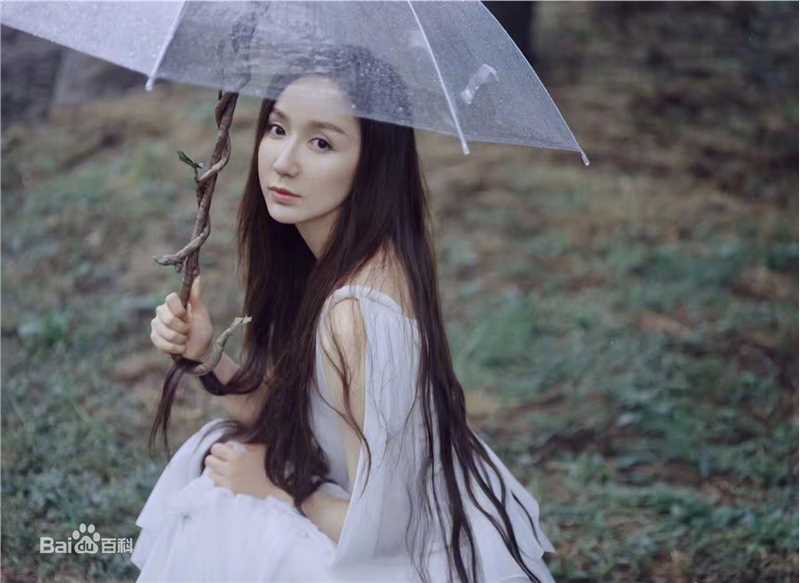 娄艺潇(Loura)mv生活照相册