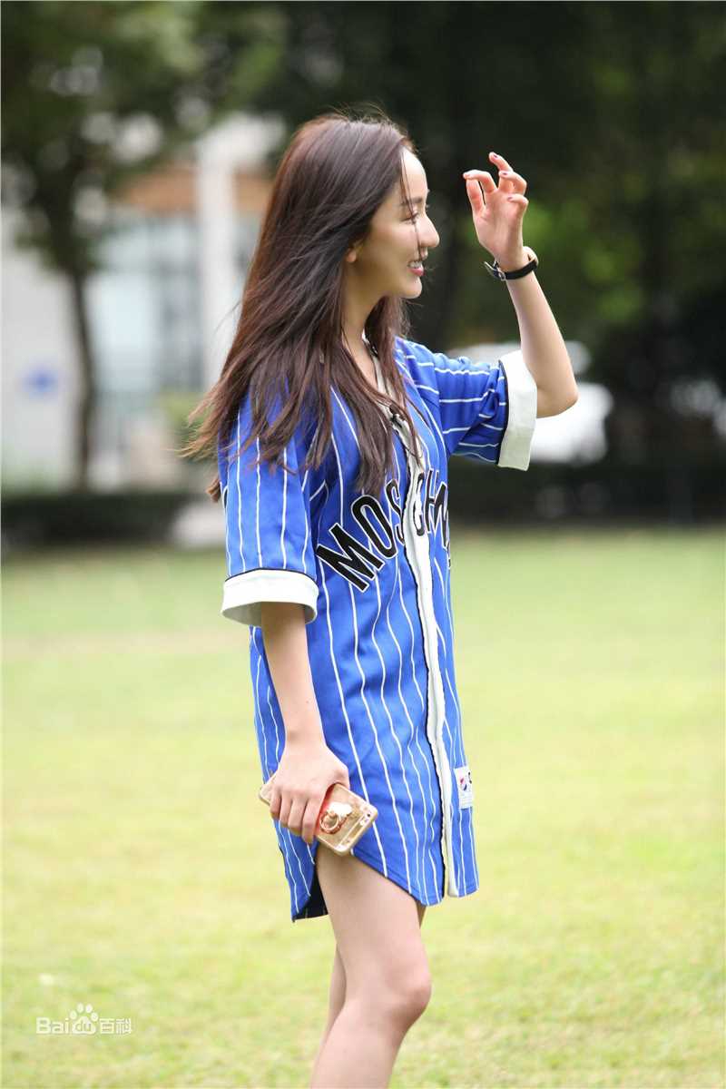 娄艺潇(Loura)一年级素颜照相册