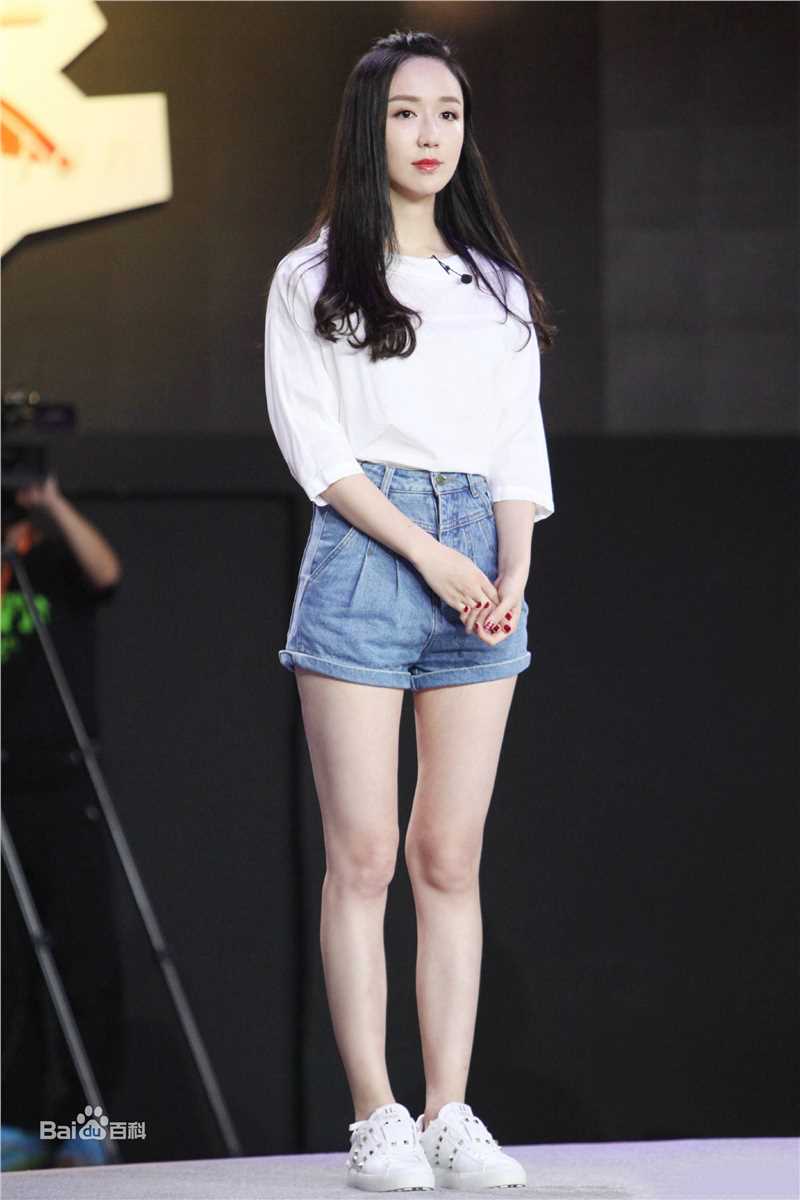 娄艺潇(Loura)一年级素颜照相册