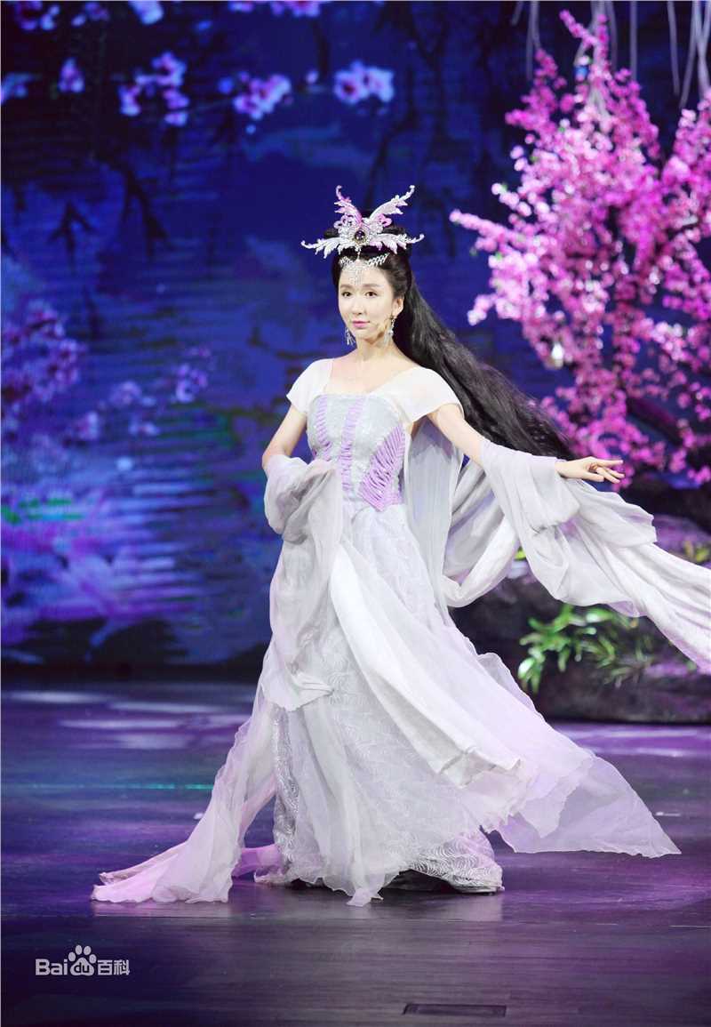 娄艺潇(Loura)一年级素颜照相册