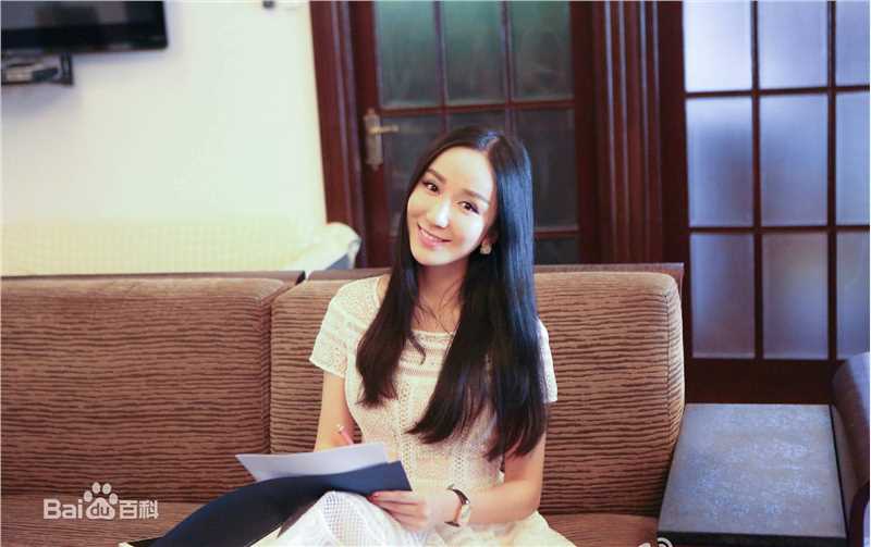 娄艺潇(Loura)一年级素颜照相册