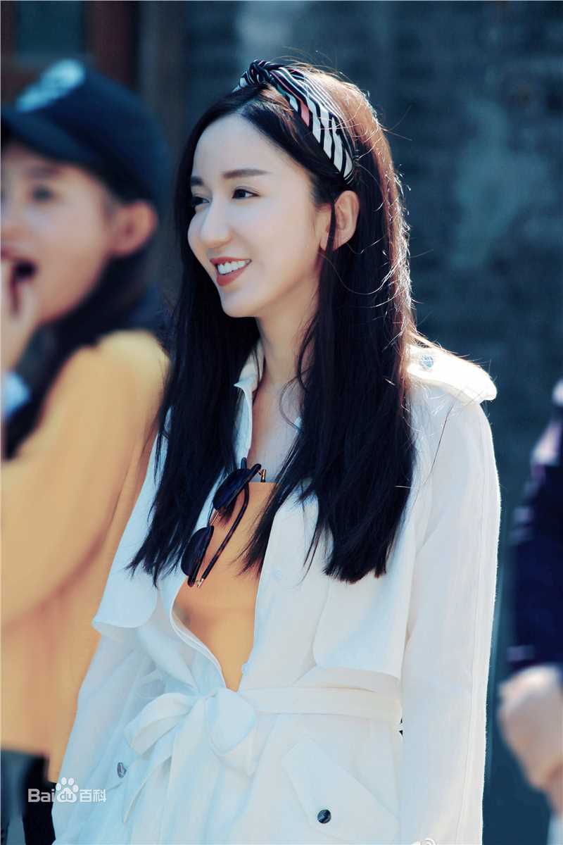 娄艺潇(Loura)一年级素颜照相册