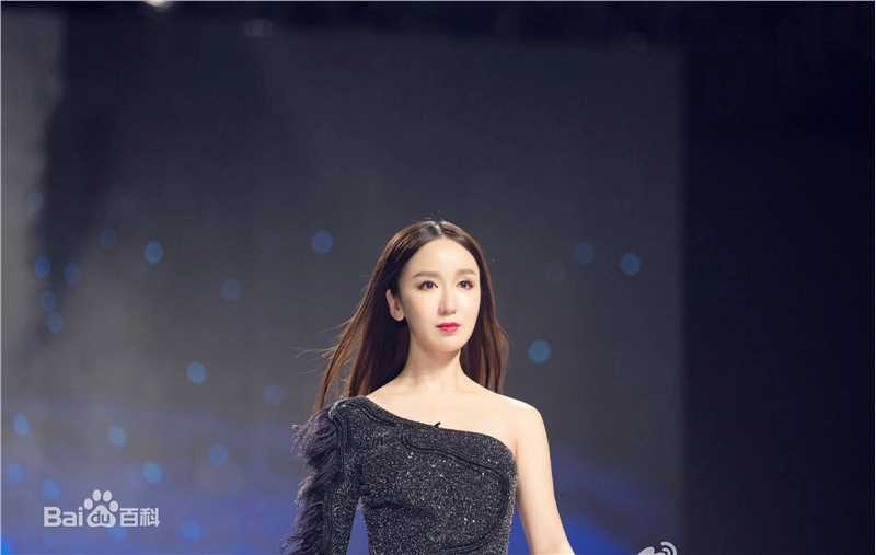 娄艺潇(Loura)一年级素颜照相册