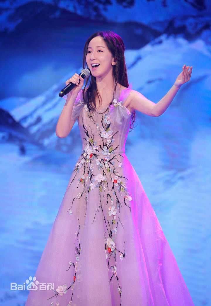 娄艺潇(Loura)其他前后照片