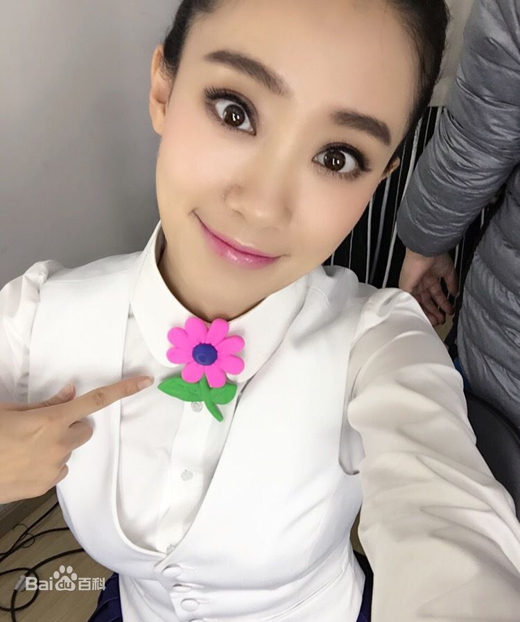 《张小斐》生活照