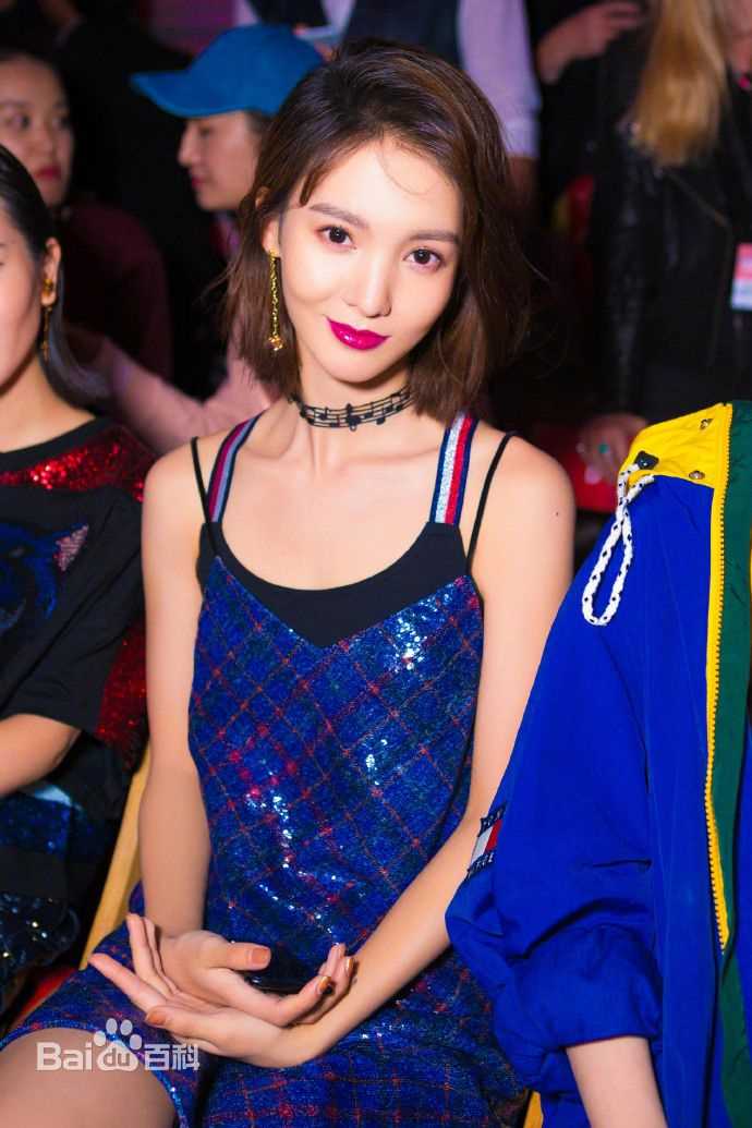 金晨(Gina)2018春夏伦敦时装周前后照片