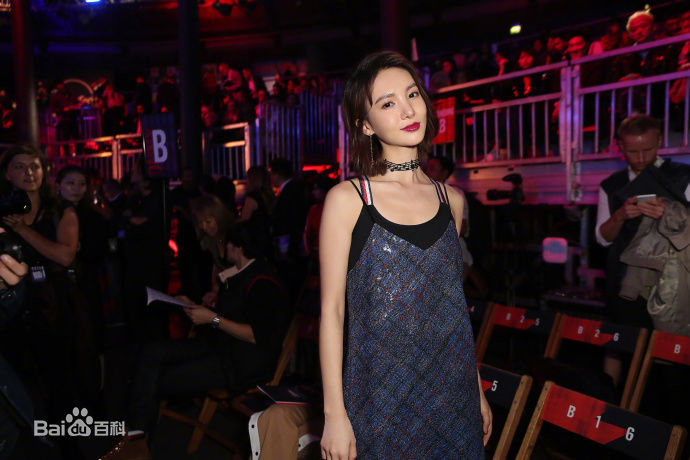 金晨(Gina)2018春夏伦敦时装周前后照片