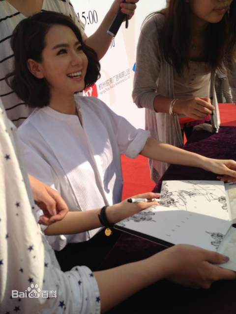 精选戚薇(Stephy)在《L To V秘密》全国签售中的图册