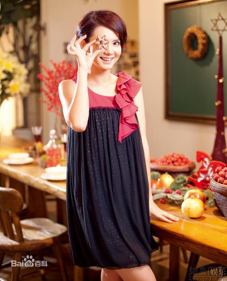 最新戚薇(Stephy)《爱出色》精彩图册