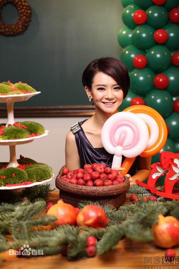 最新戚薇(Stephy)《爱出色》精彩图册