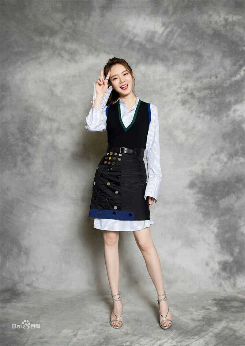 戚薇(Stephy)概述图册素颜照相册