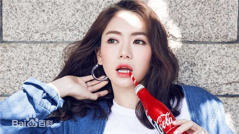 戚薇(Stephy)概述图册素颜照相册