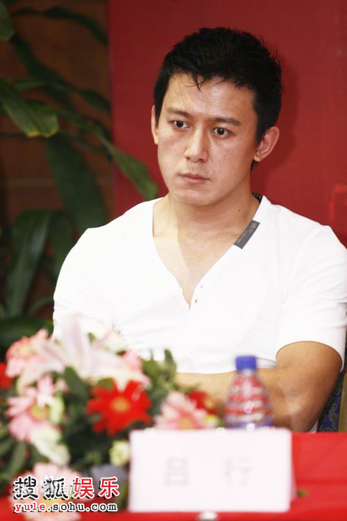 吕行参加活动的照片